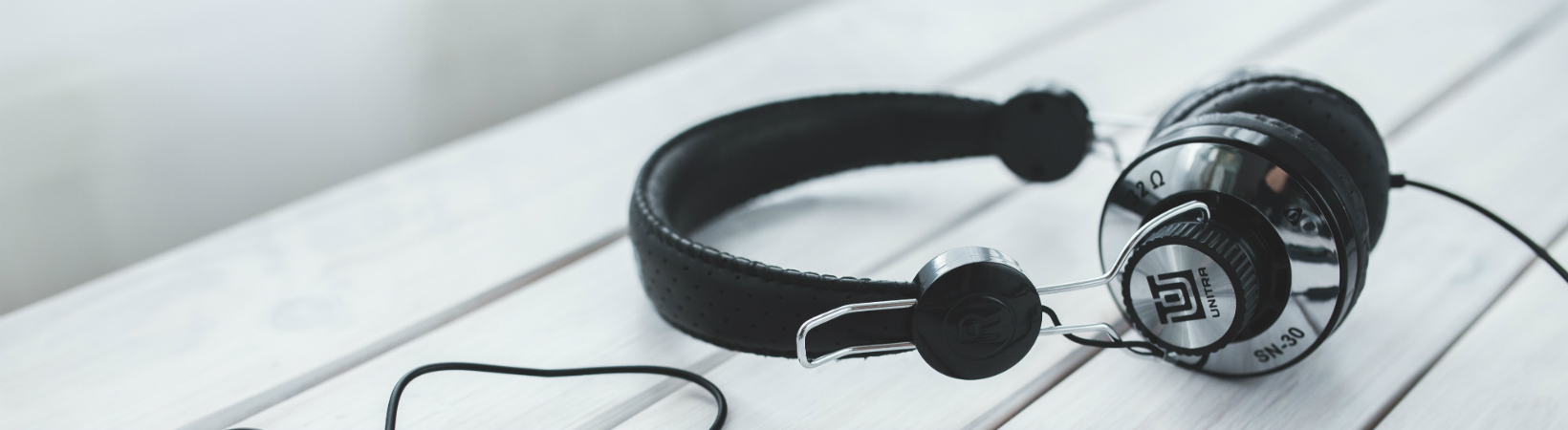 smartphone-vintage-technology-music-header