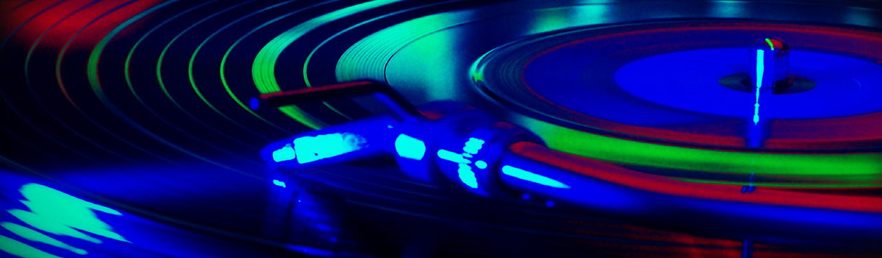 blur-music-audio-turntable-close-up-web-header
